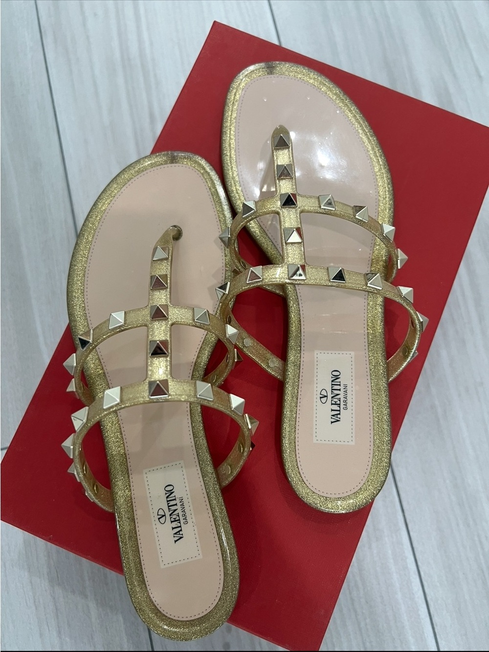 Valentino Garavani Gold PVC Thong Sandals 38 free shipping! Excellent condition!